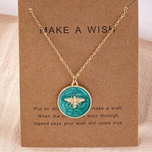 Luxury Designer Pendant Necklace - NEW